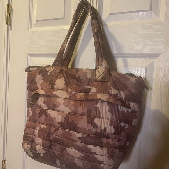 Sondra Roberts Squared quilted nylon burgundy & tan camouflage medium tote bag - Picture 3 of 14